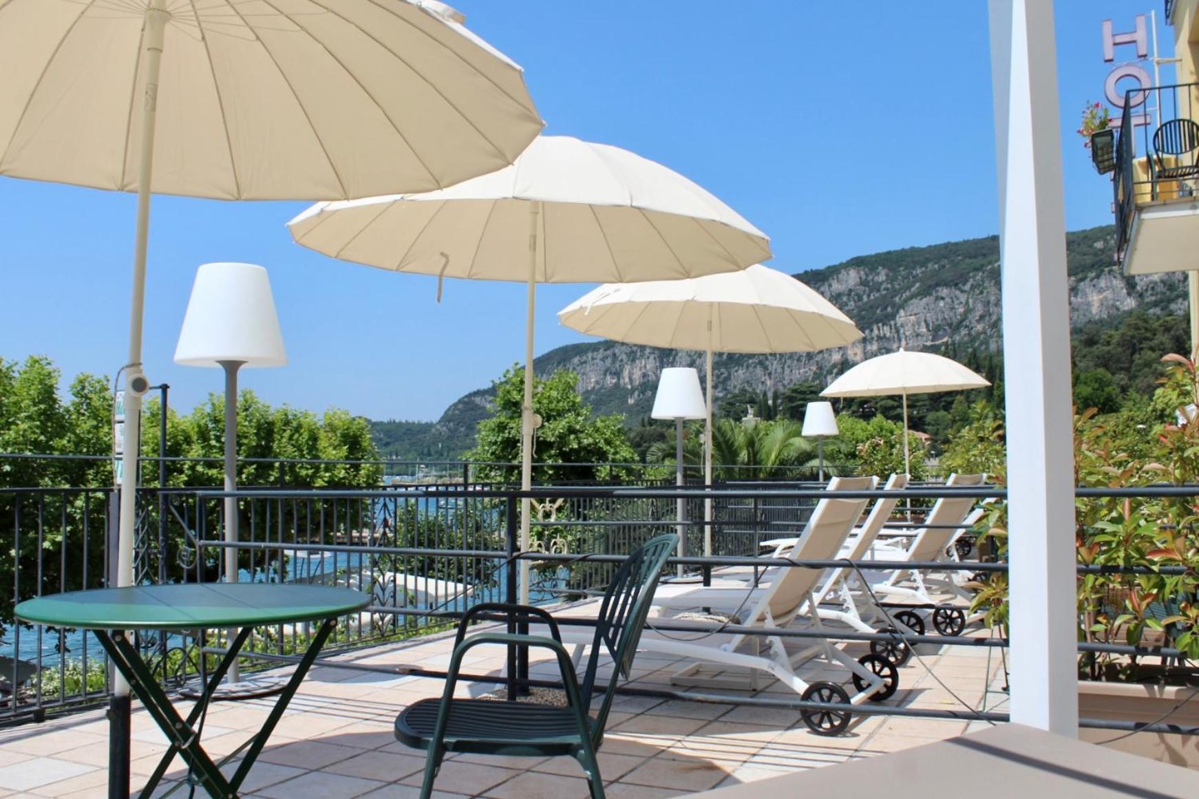 Hotel Tre Corone Γκάρντα Εξωτερικό φωτογραφία